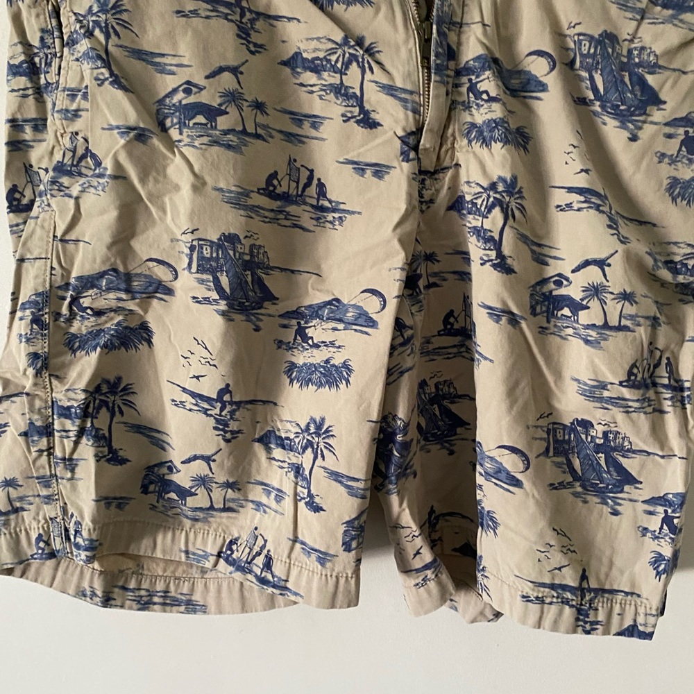 Olde School flat Front Shorts size 38